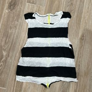 Striped T-shirt with zipper back